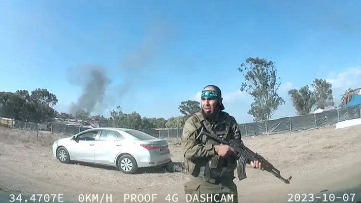 JCall, la "otra voz judía" que desafía a la mayoría comunitaria en España con su discurso de izquierdas y crítica a Israel 8 Un terrorista de Hamas durante la incursion en Israel el 7 de octubre de 2023