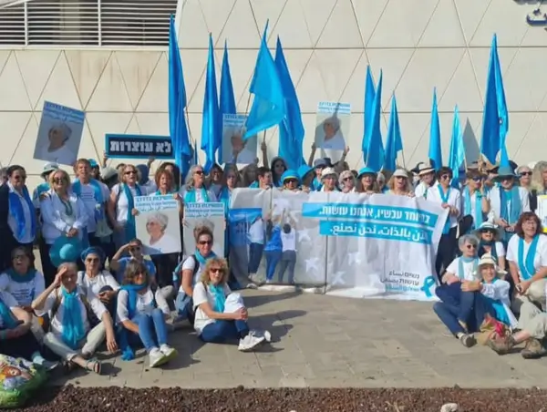 "Ong de DDHH y feministas dieron la espalda en España y otros países a las mujeres israelíes tras el 7-O: Nosotras fuimos juntas a hablar con ellas" 3 Women Wages Peace 1