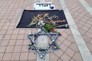 Ni olvidamos ni callamos