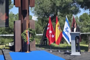 Madrid renovó el compromiso con la memoria de las víctimas en un acto ante el Monumento de la Shoá