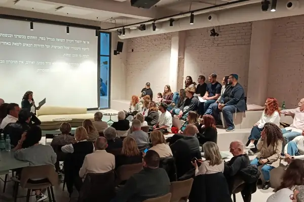 Huellas que no se borran: una velada de recuerdo en Valencia que obliga a mirar al frente