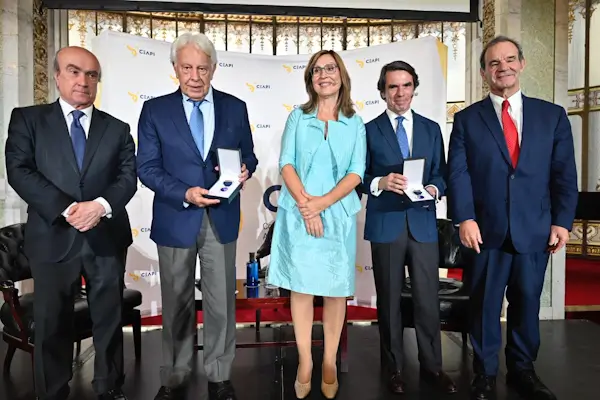 osé maría Aznar, Nuria Vilanova, Felipe González
